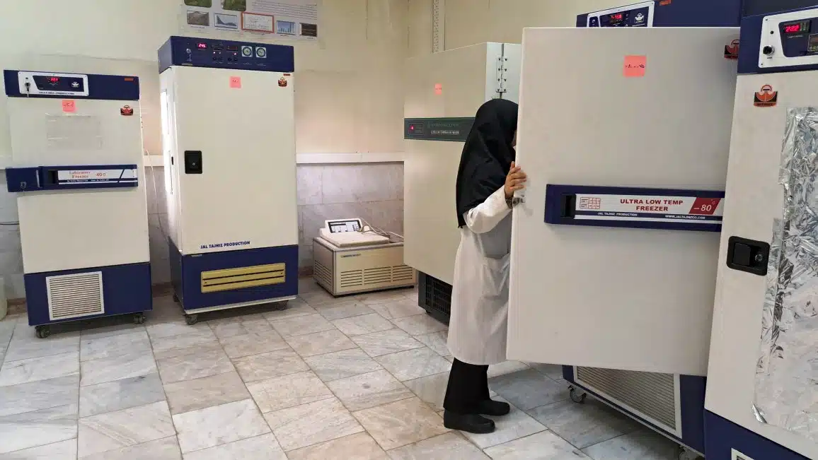 آزمایشگاه علوم گیاهی (7)